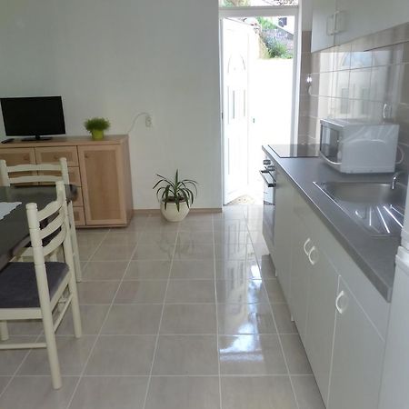 אומיס Apartments Smiljana מראה חיצוני תמונה