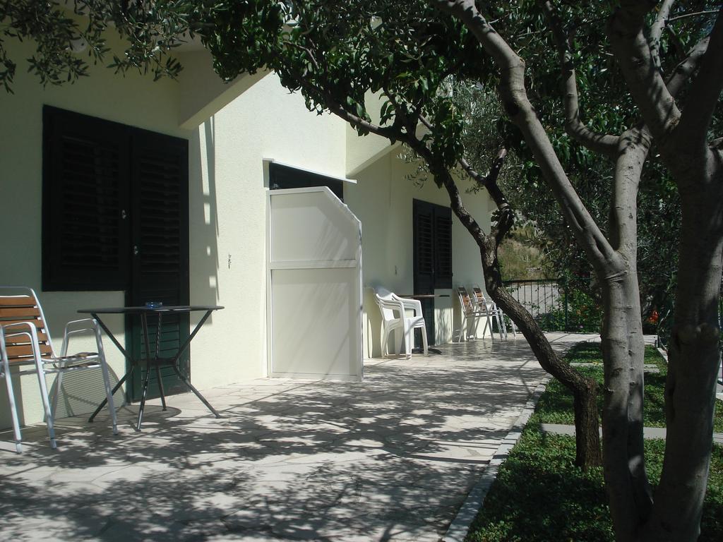 אומיס Apartments Smiljana מראה חיצוני תמונה