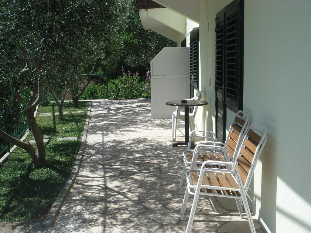 אומיס Apartments Smiljana מראה חיצוני תמונה