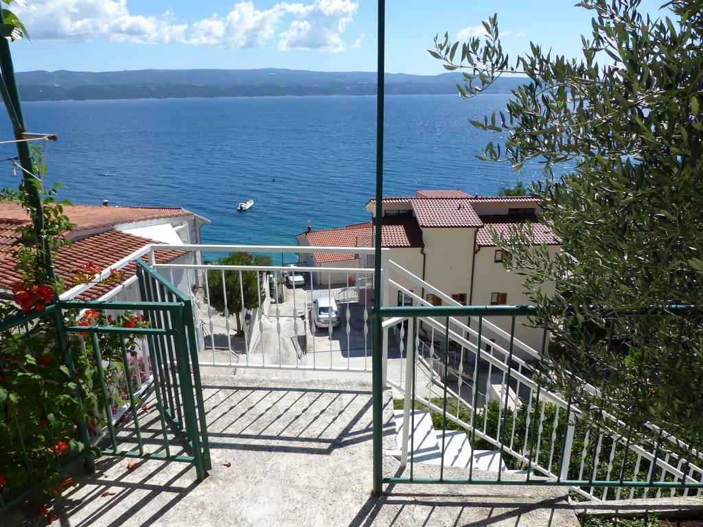 אומיס Apartments Smiljana מראה חיצוני תמונה