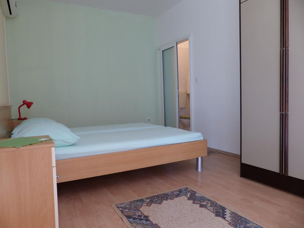 אומיס Apartments Smiljana מראה חיצוני תמונה