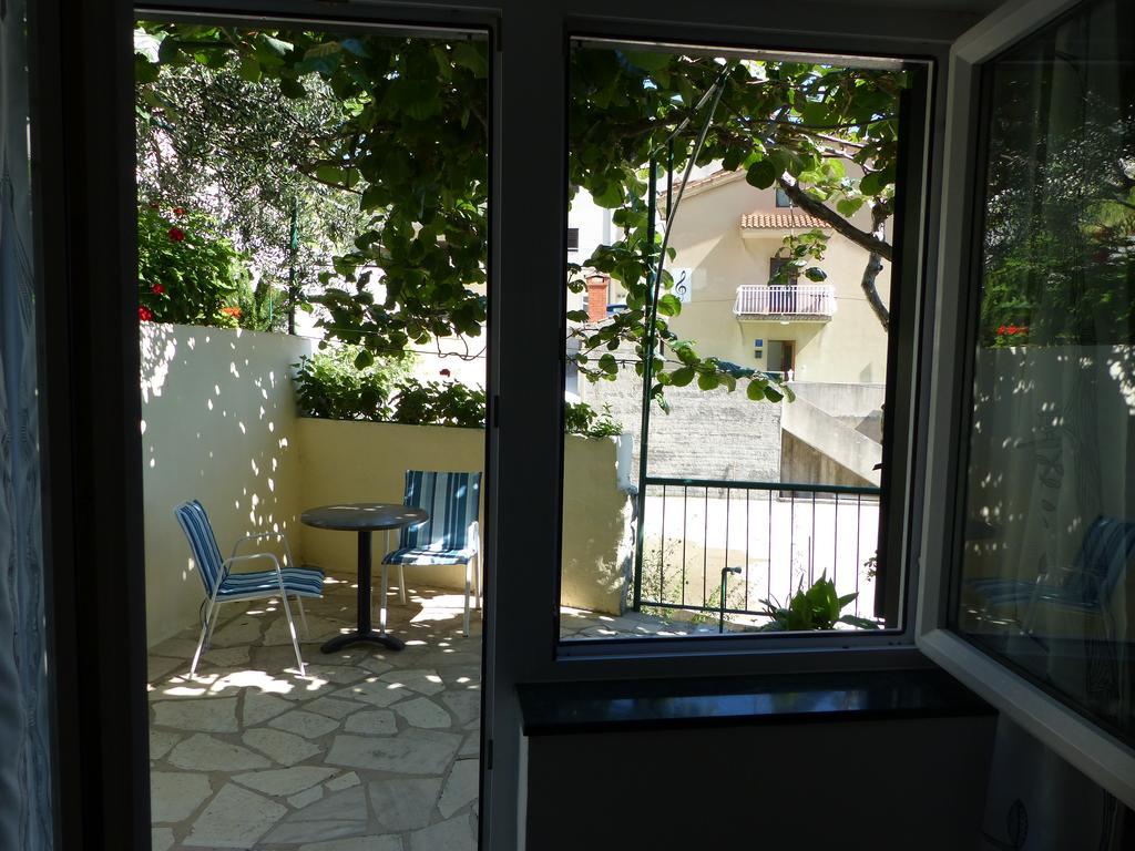 אומיס Apartments Smiljana מראה חיצוני תמונה
