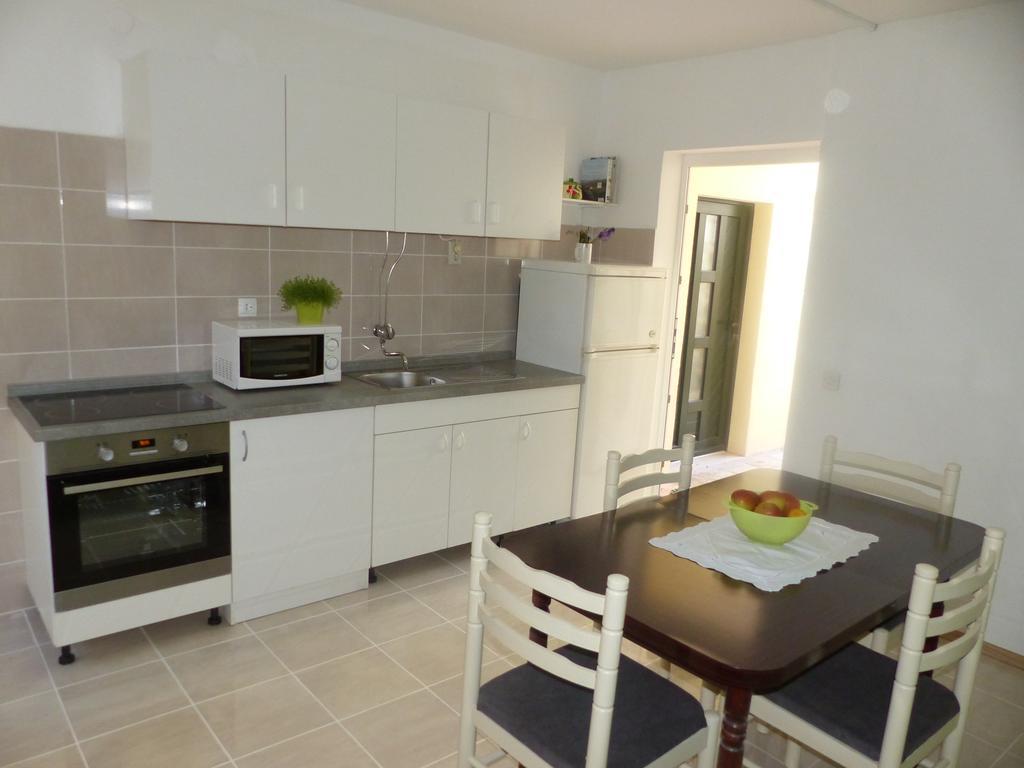 אומיס Apartments Smiljana מראה חיצוני תמונה