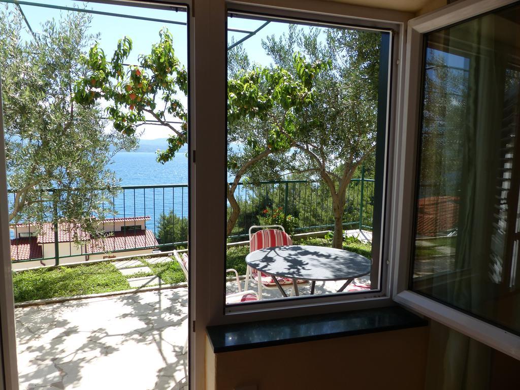 אומיס Apartments Smiljana מראה חיצוני תמונה