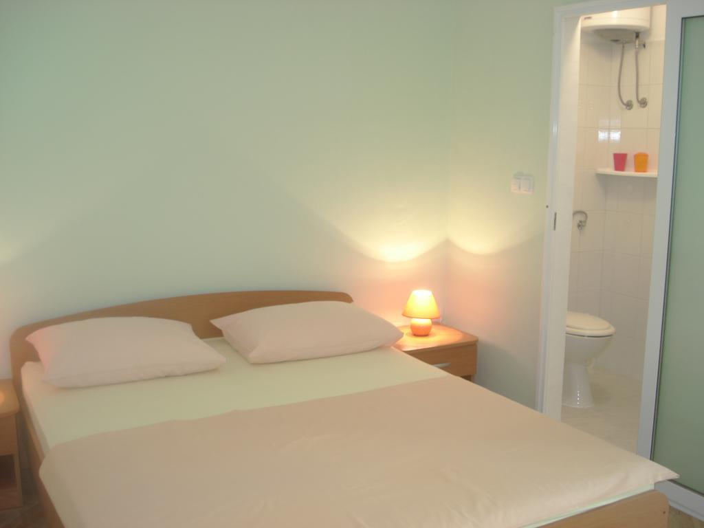 אומיס Apartments Smiljana מראה חיצוני תמונה