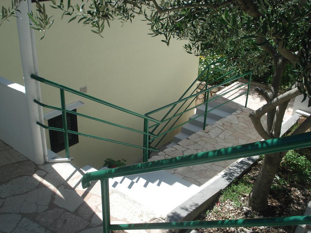 אומיס Apartments Smiljana מראה חיצוני תמונה