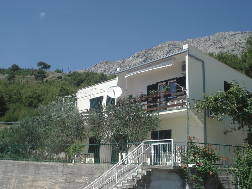 אומיס Apartments Smiljana מראה חיצוני תמונה