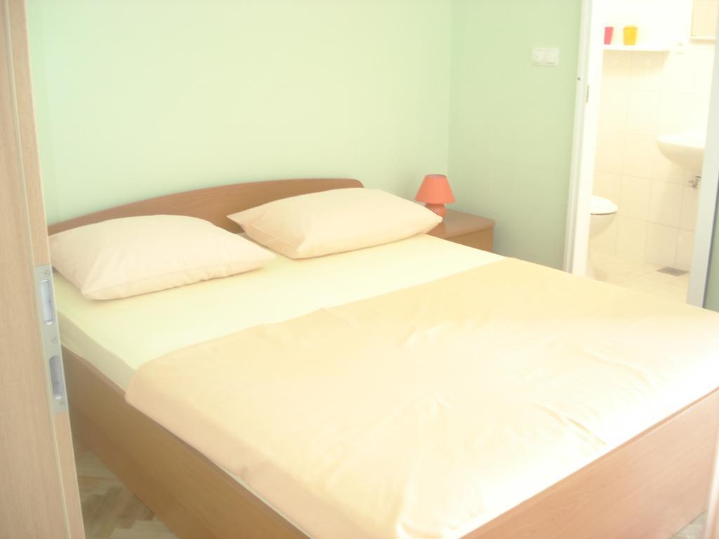 אומיס Apartments Smiljana מראה חיצוני תמונה