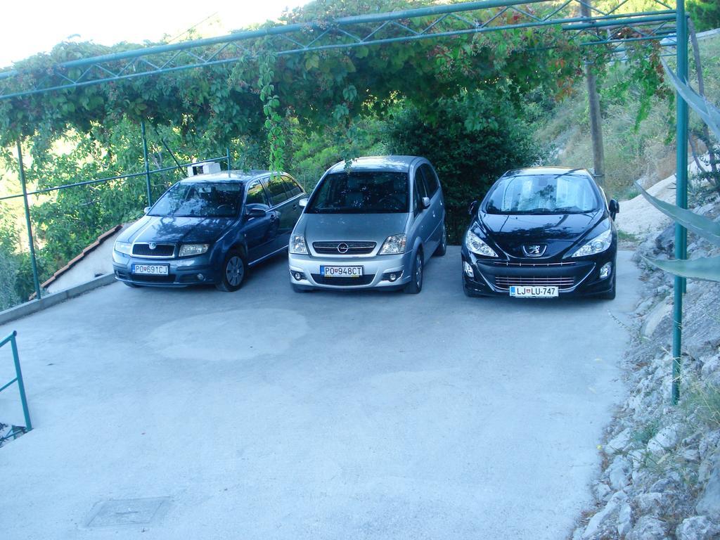 אומיס Apartments Smiljana מראה חיצוני תמונה