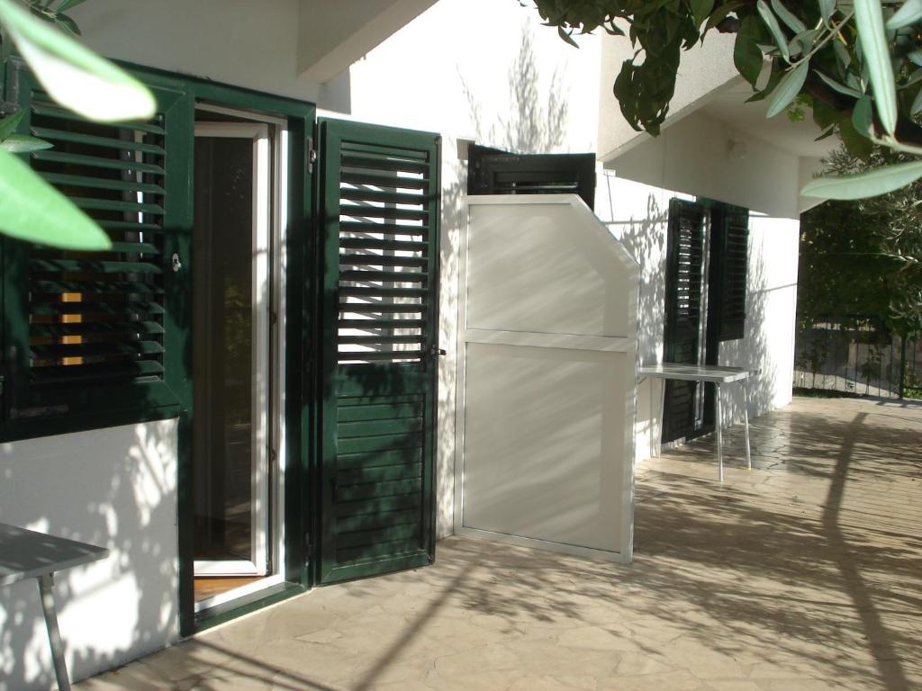 אומיס Apartments Smiljana מראה חיצוני תמונה