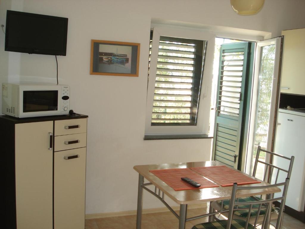 אומיס Apartments Smiljana מראה חיצוני תמונה