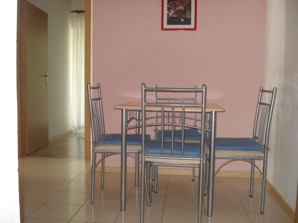 אומיס Apartments Smiljana מראה חיצוני תמונה