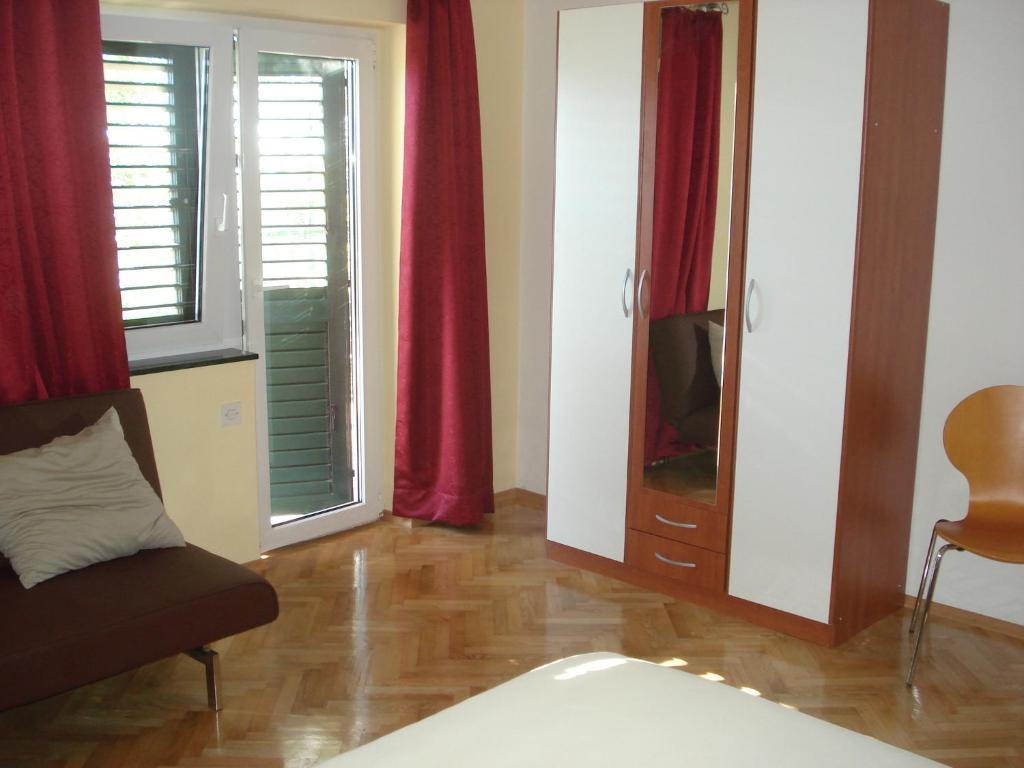 אומיס Apartments Smiljana מראה חיצוני תמונה