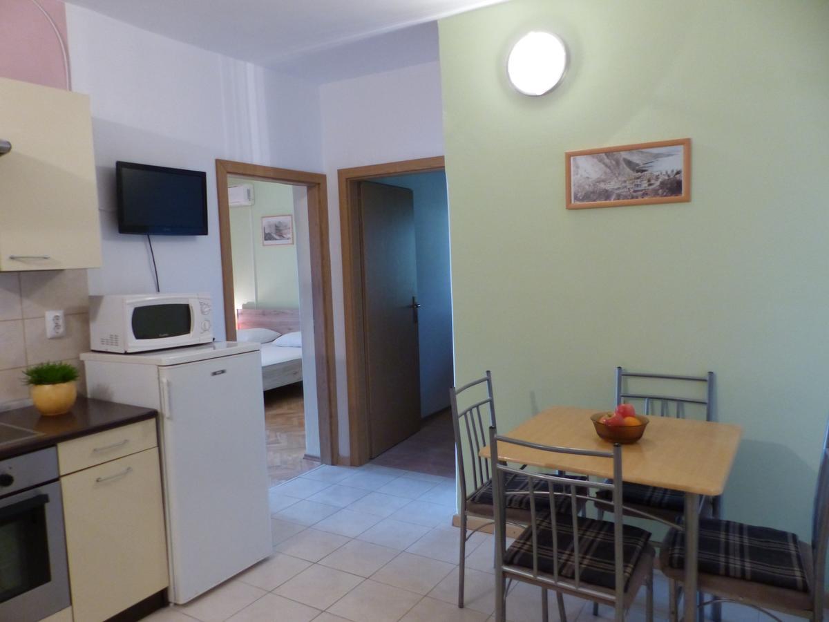 אומיס Apartments Smiljana מראה חיצוני תמונה