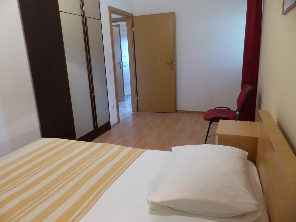 אומיס Apartments Smiljana מראה חיצוני תמונה